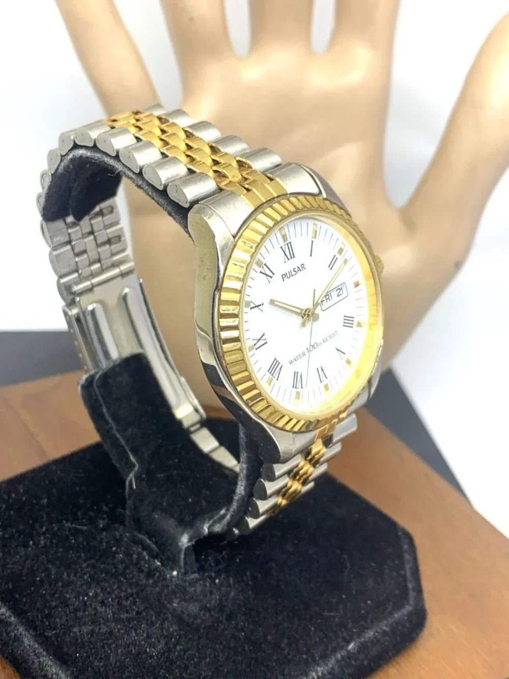 Pulsar Men's Watch V733-0A00 Vintage Quartz White Dial Day Date Two Tone Steel